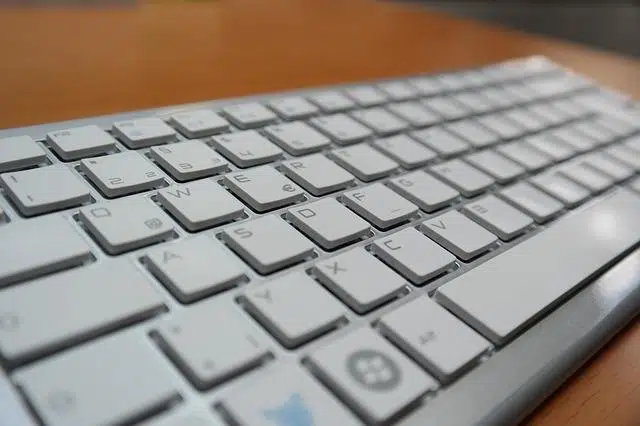 Où se trouve la lettre M sur un clavier Qwerty ?