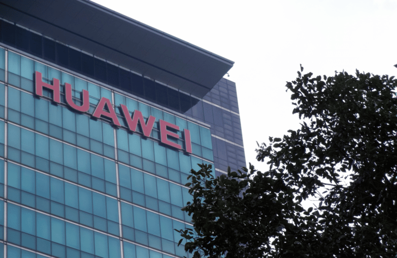 Le fondateur Huawei rapporte que la société n’espionne pas pour la Chine.